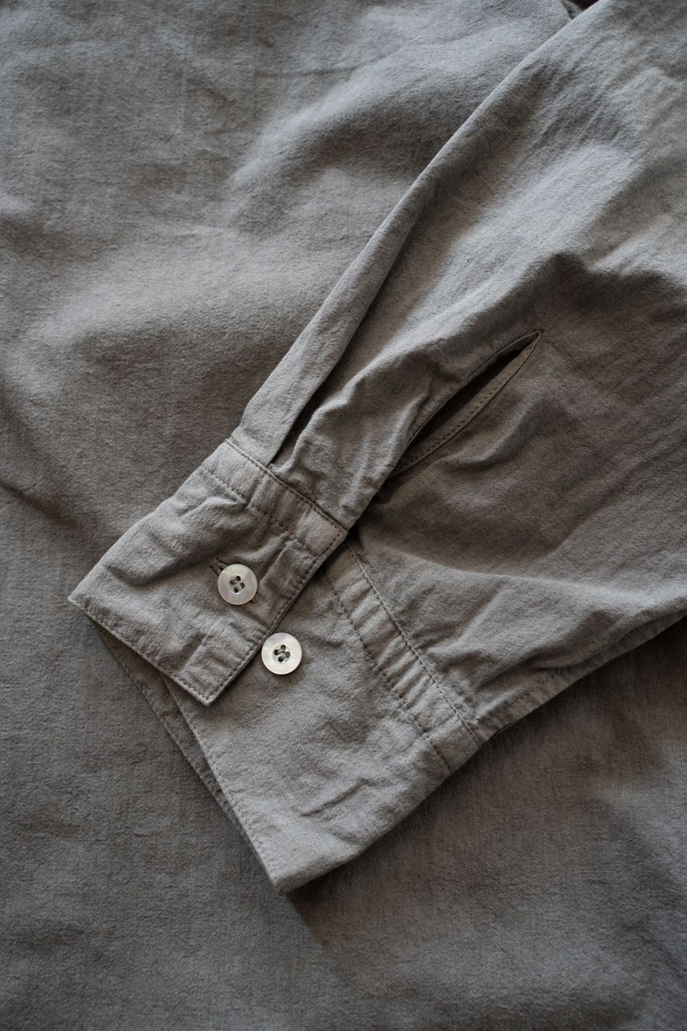 強撚OCブロードシャツ(松煙)