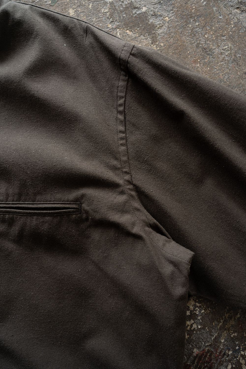 【26AW】コットン×シルクバンドカラーシャツ(BROWN CHARCOAL)