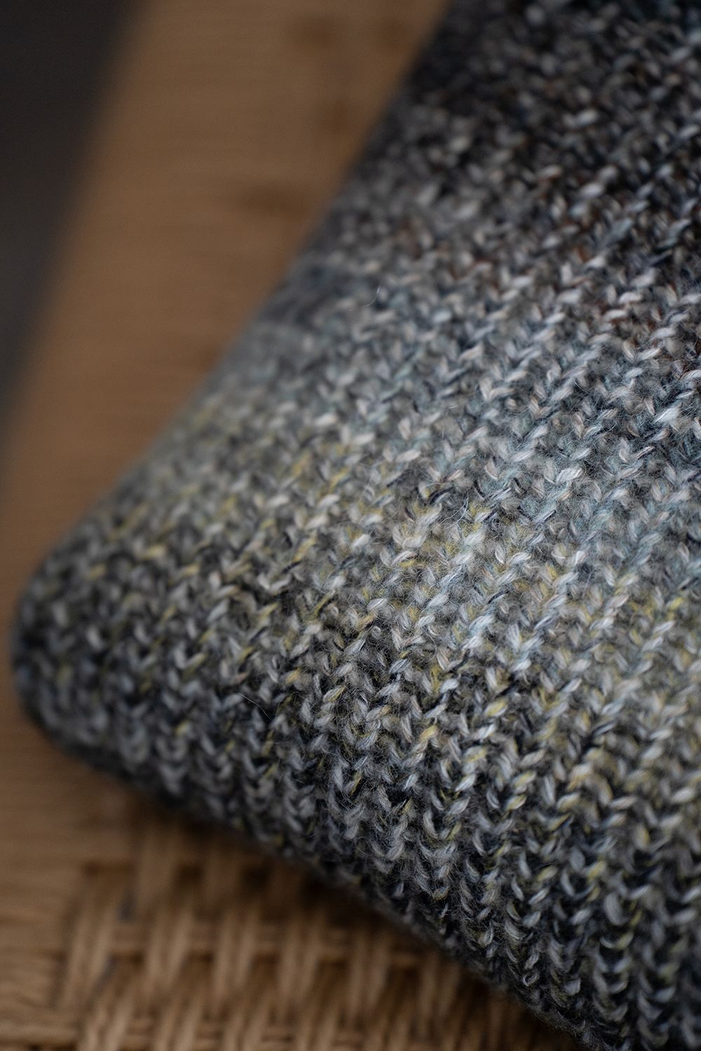 【ラスト1点】odd stripes turtle neck sweater(BLACK MIX)