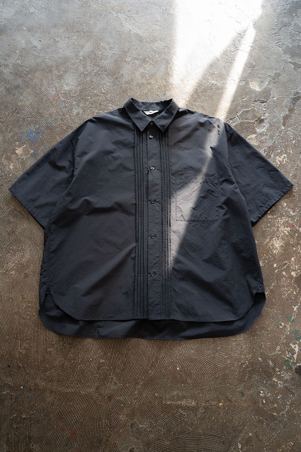【ラスト1点】【25SS】ナイロンピンタック半袖シャツ(NAVY)