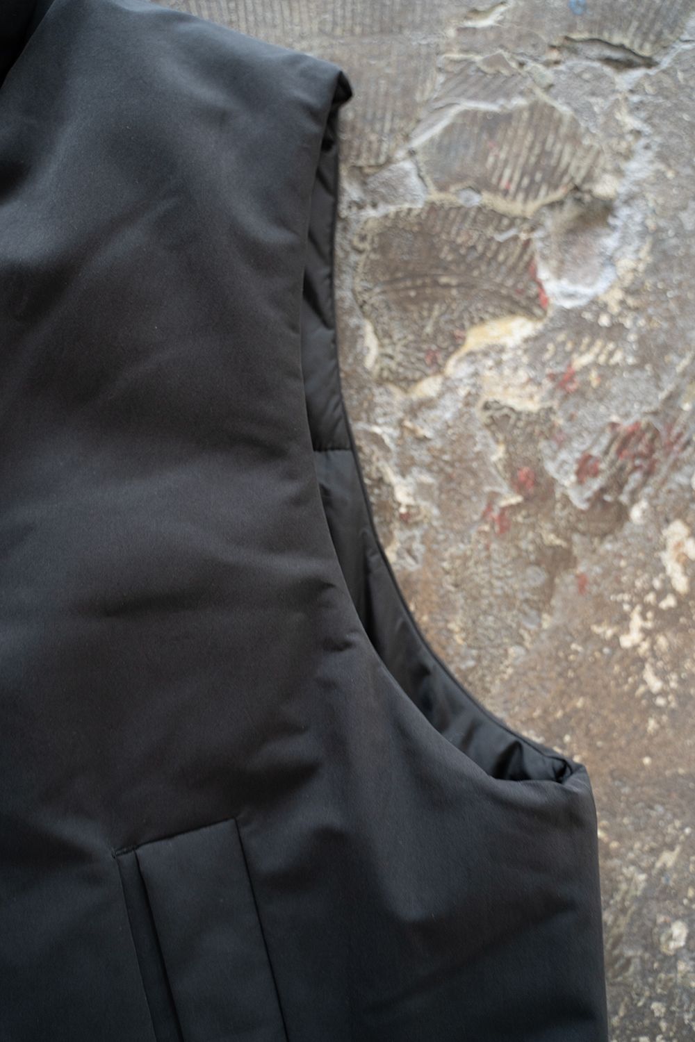 【ラスト1点】【24AW】撥水シンサレートスタンドカラーベスト(INK BLACK)