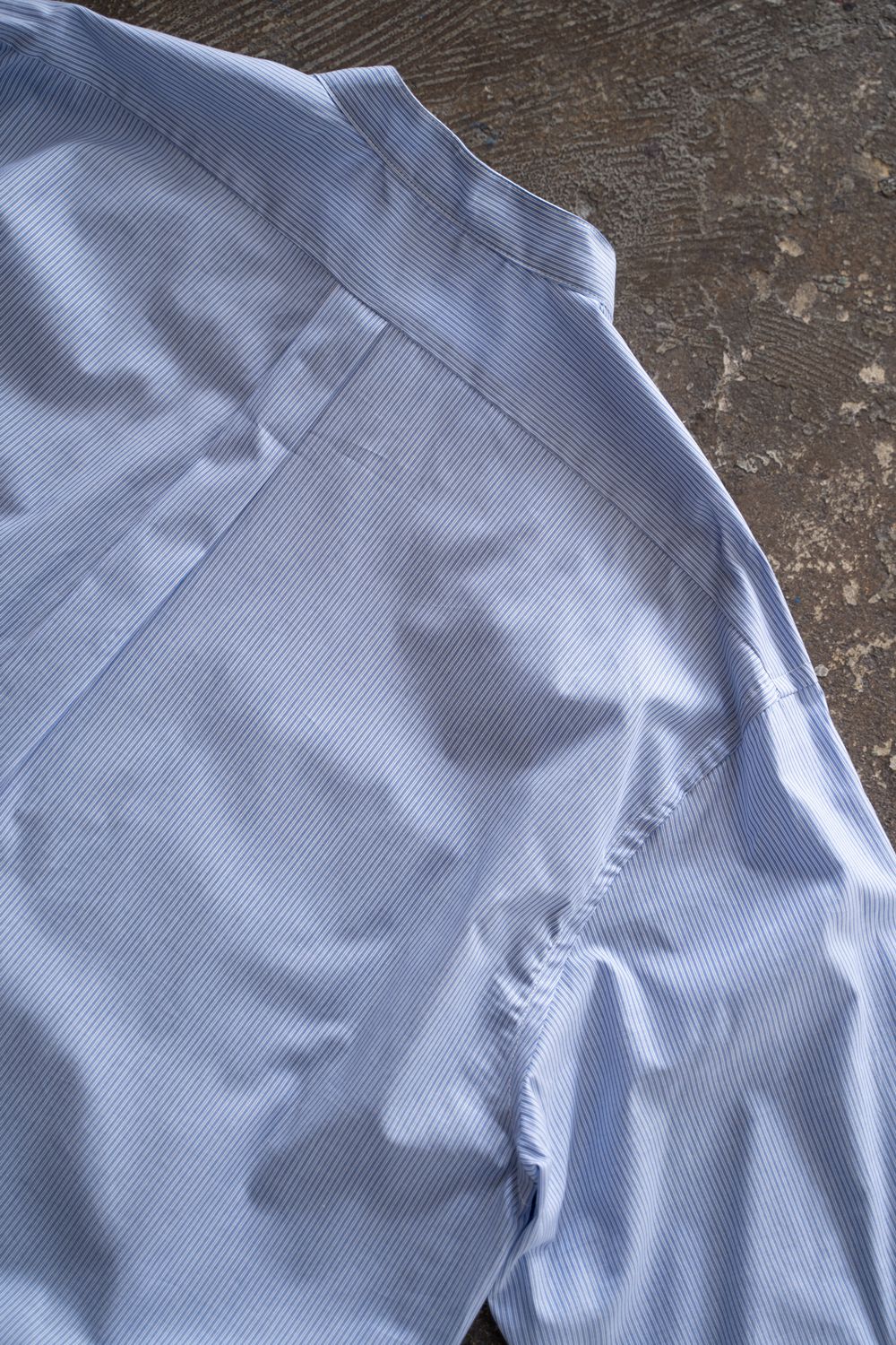 【26SS】両胸ポケットバンドカラーストライプシャツ(SAX BLUE)