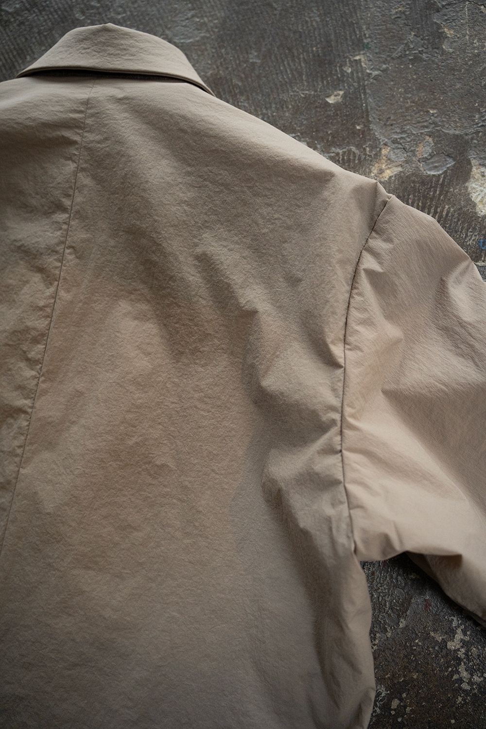 【25AW】シンサレートオープンカラーシャツブルゾン(GREIGE)