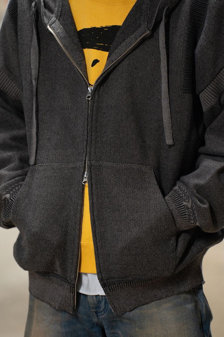 176cm、60kgの細身体型でサイズ2を着用しております。