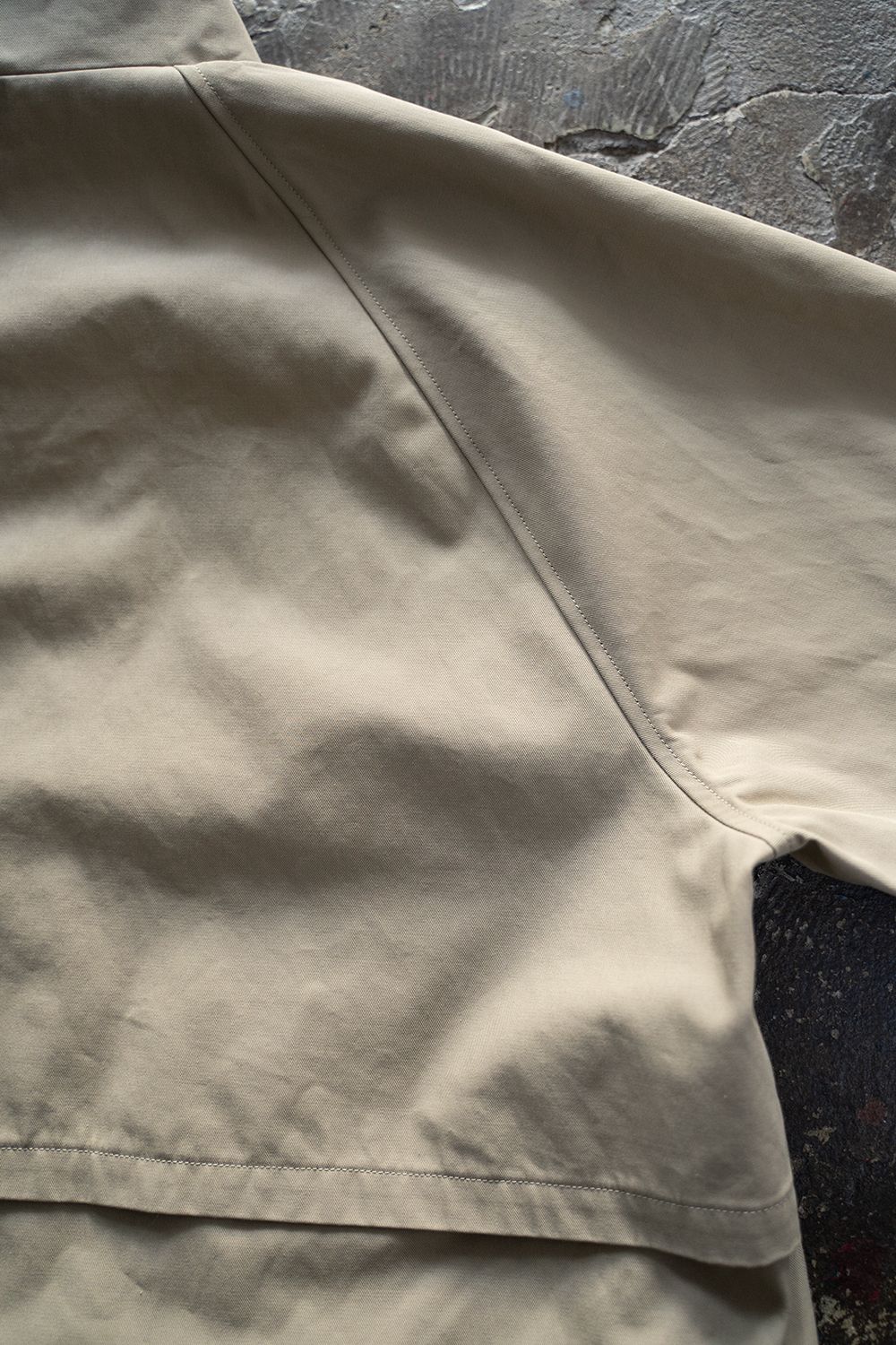 【ラスト1点】【23SS】強撚コットン×ポリエステルスタンドカラーハーフコート(BEIGE)
