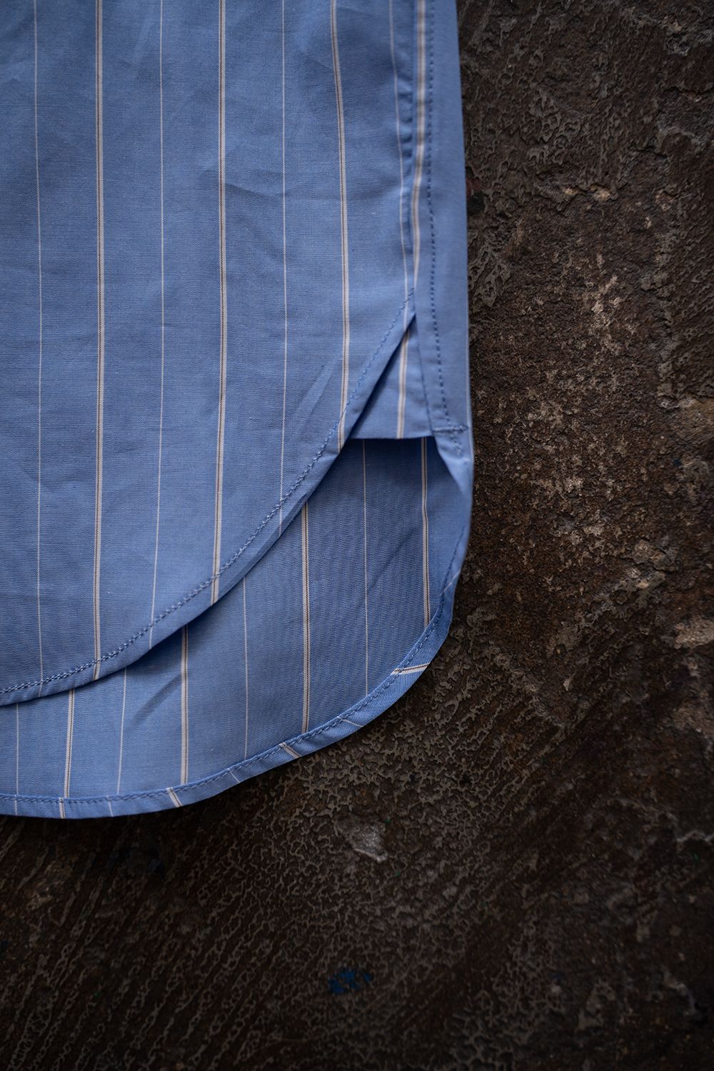 【26SS】ブロードレギュラーカラーシャツ(BLUE STRIPE)