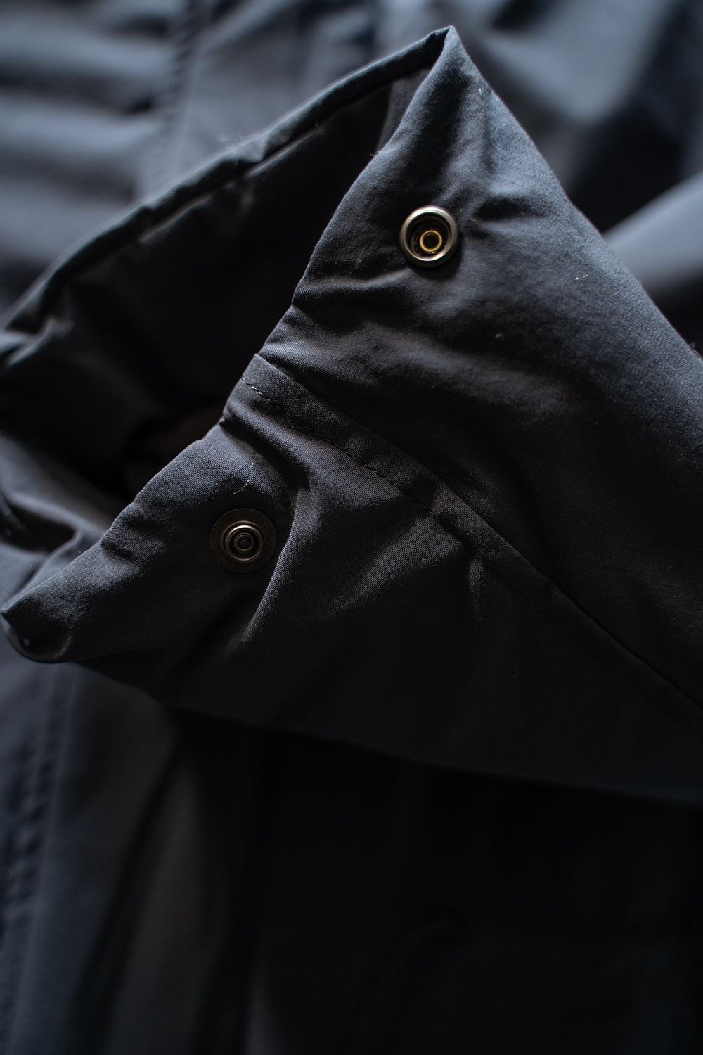 【ラスト1点】【24AW】シンサレートフーデッドブルゾン(NAVY)