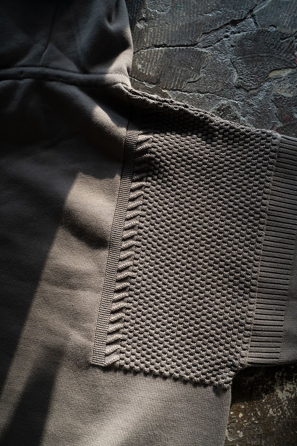 YASHIKI - 【ラスト1点】【22AW】Setsugi Hoodie(GREIGE) | Salty YASHIKI - 【ラスト1点】【22AW】Setsugi Hoodie(GREIGE) | Salty