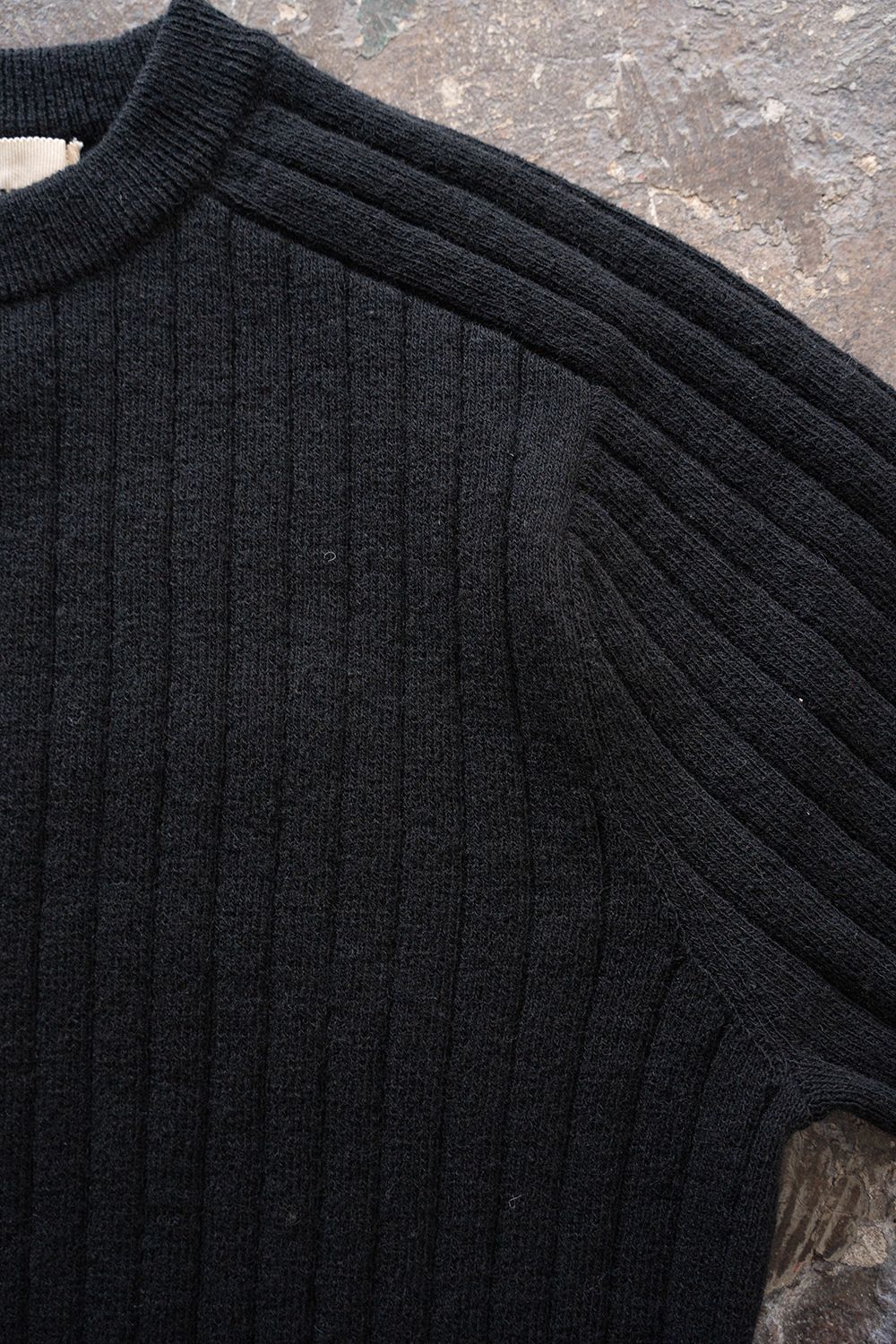 Hard twisted Shetlandwool RIB saddle shoulder crew neck sweater(BLACK)