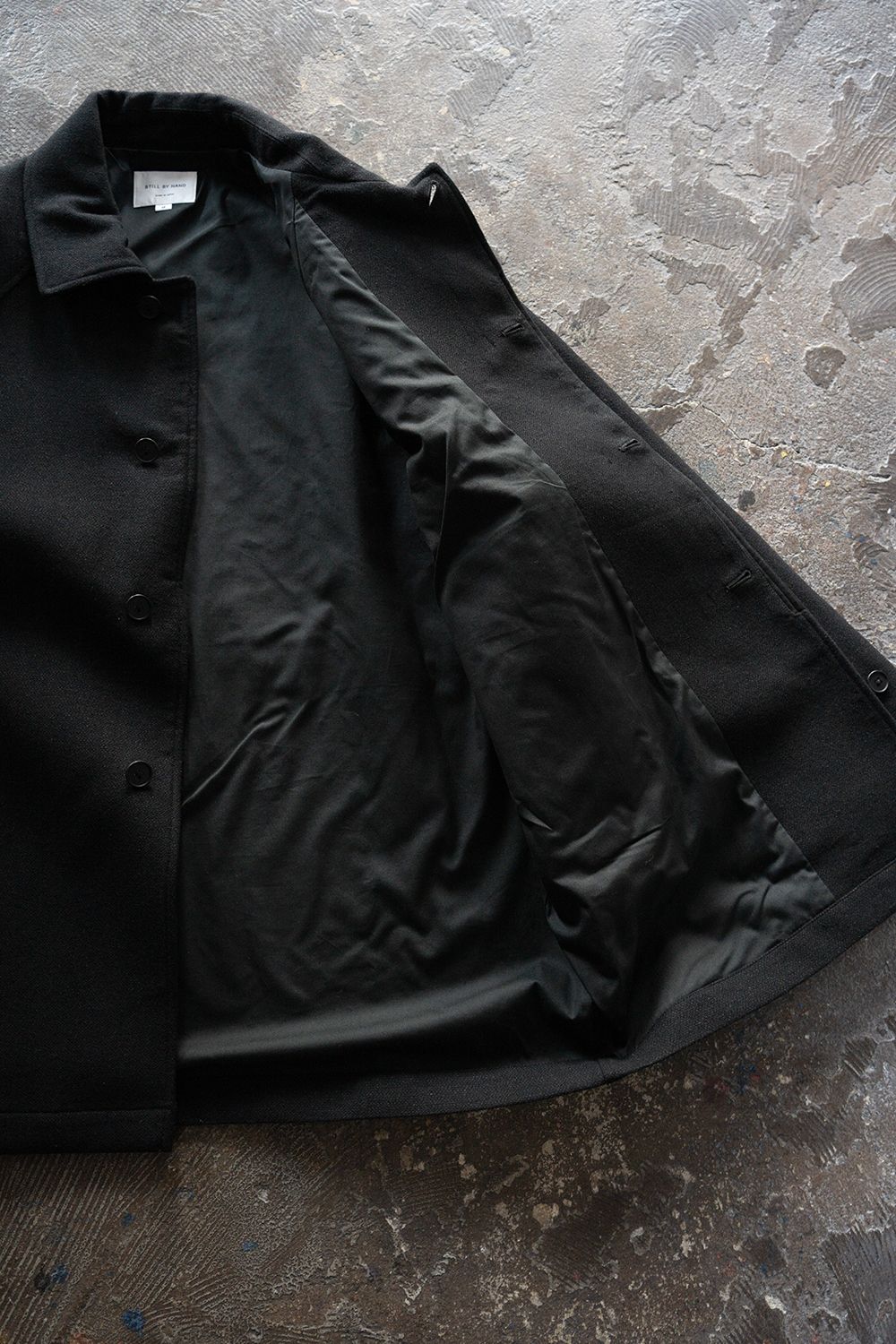 【26AW】ウール×シルクステンカラーハーフコート(BLACK)