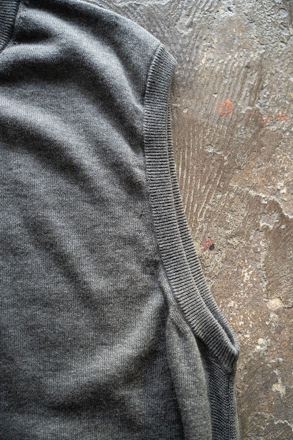 【ラスト1点】【23AW】ヤク×コットンニットベスト(CHARCOAL)