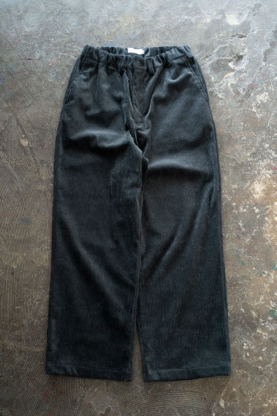 【26AW】綿×レーヨン5Wコーデュロイイージーパンツ(BLUE CHARCOAL)
