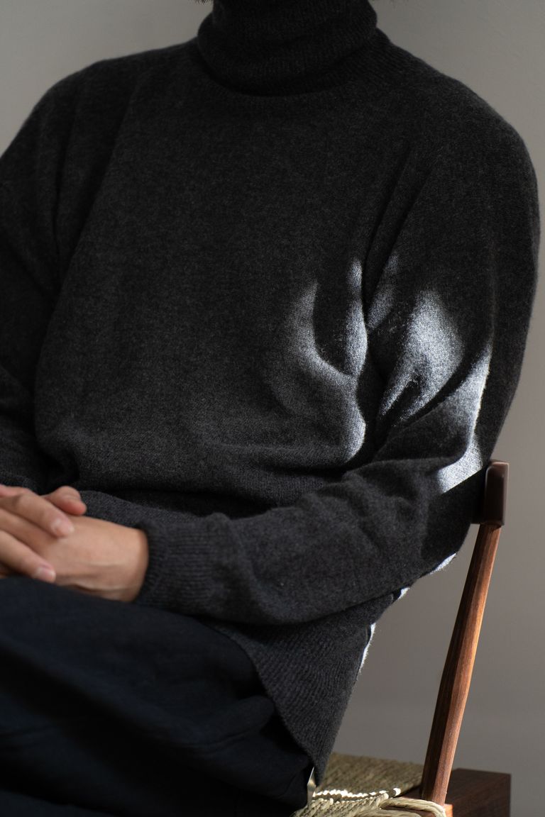 176cm、58kgの細身体型の男性でサイズ3を着用しております。