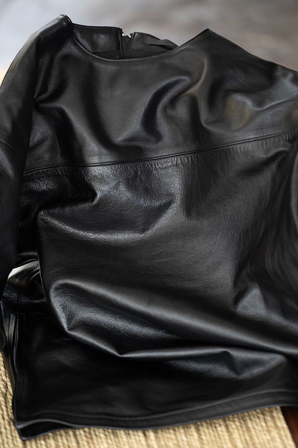 【ラスト1点】【24SS】Cow Leather P/O/カウレザープルオーバー(BLACK)