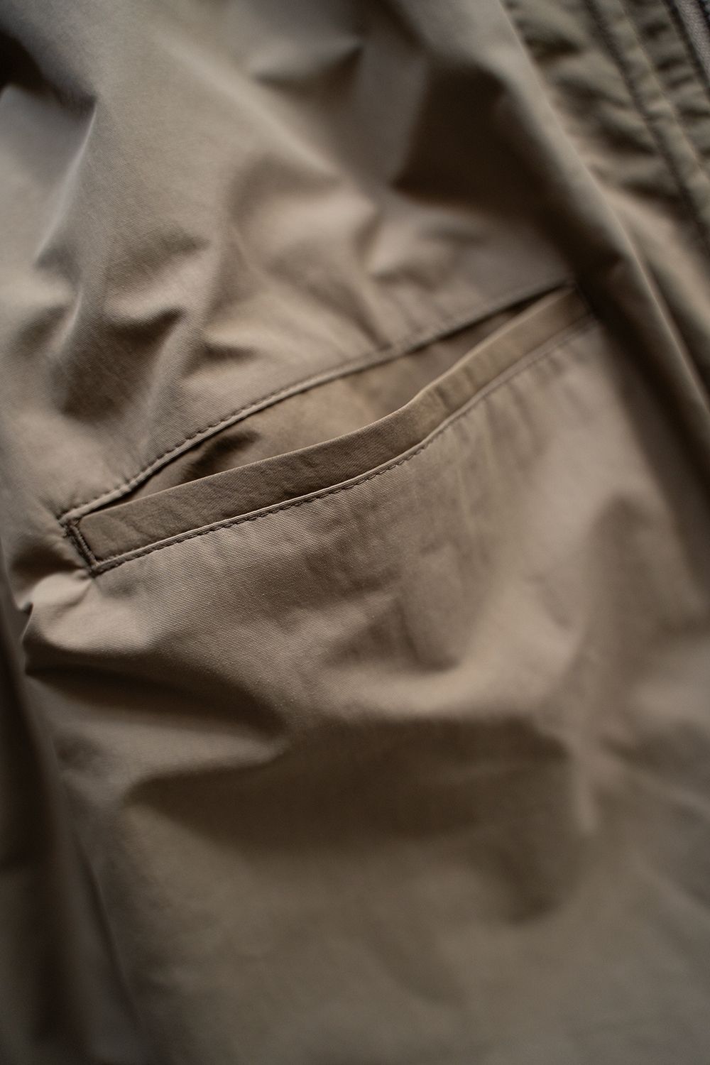【ラスト1点】【24AW】撥水ポリエステルスタンドカラーブルゾン(CAMEL)