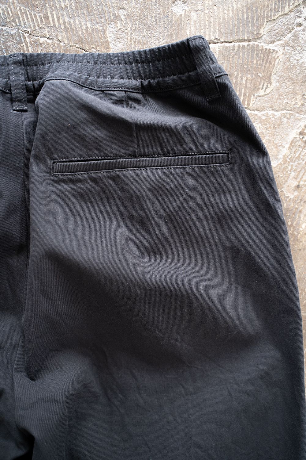 【ラスト1点】【22AW】2タックギャバジンパンツ(BLACK NAVY)
