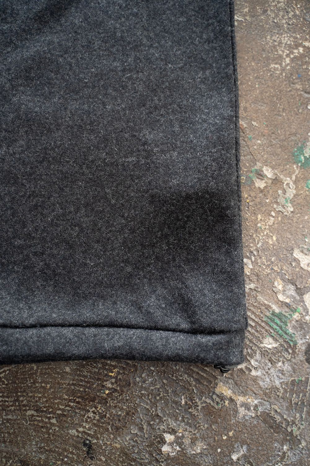 【25AW】ウール×シルクプルオーバー(CHARCOAL)