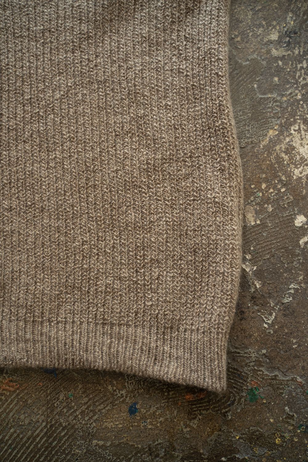 無染色ローカシミヤセーター(原毛茶)