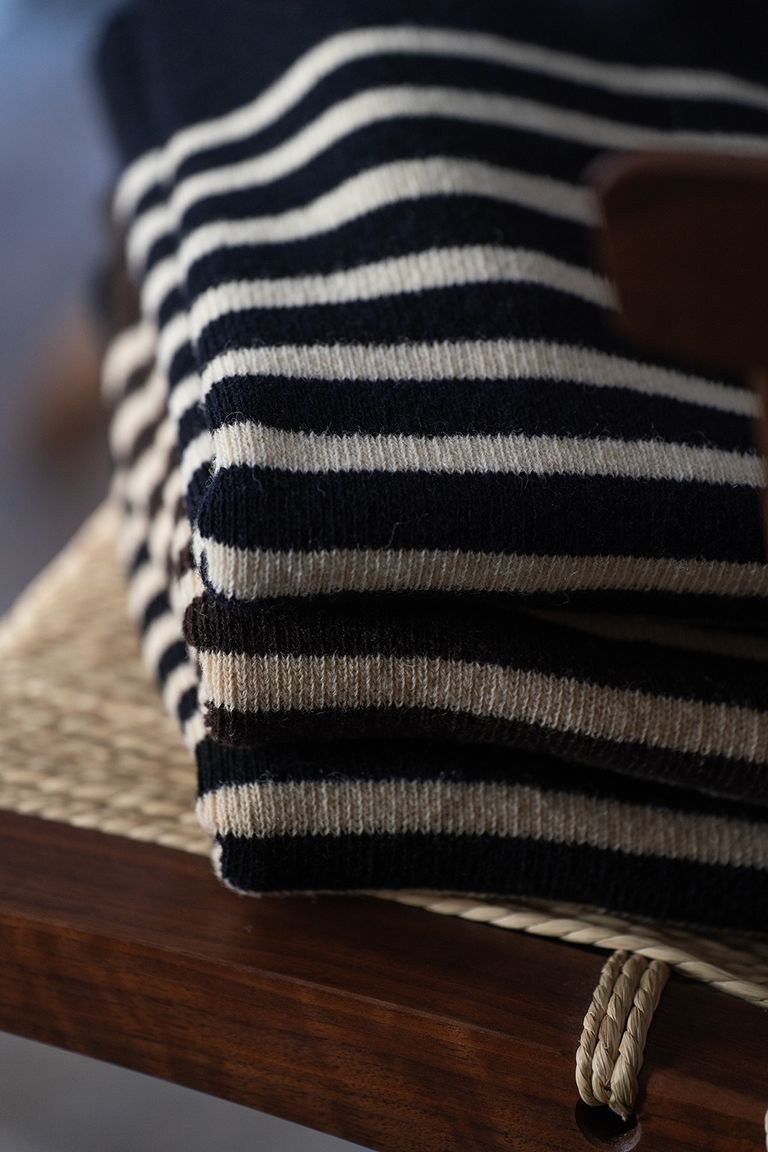上からNAVY×WHITE、BROWN×IVORY、BLACK×IVORY。