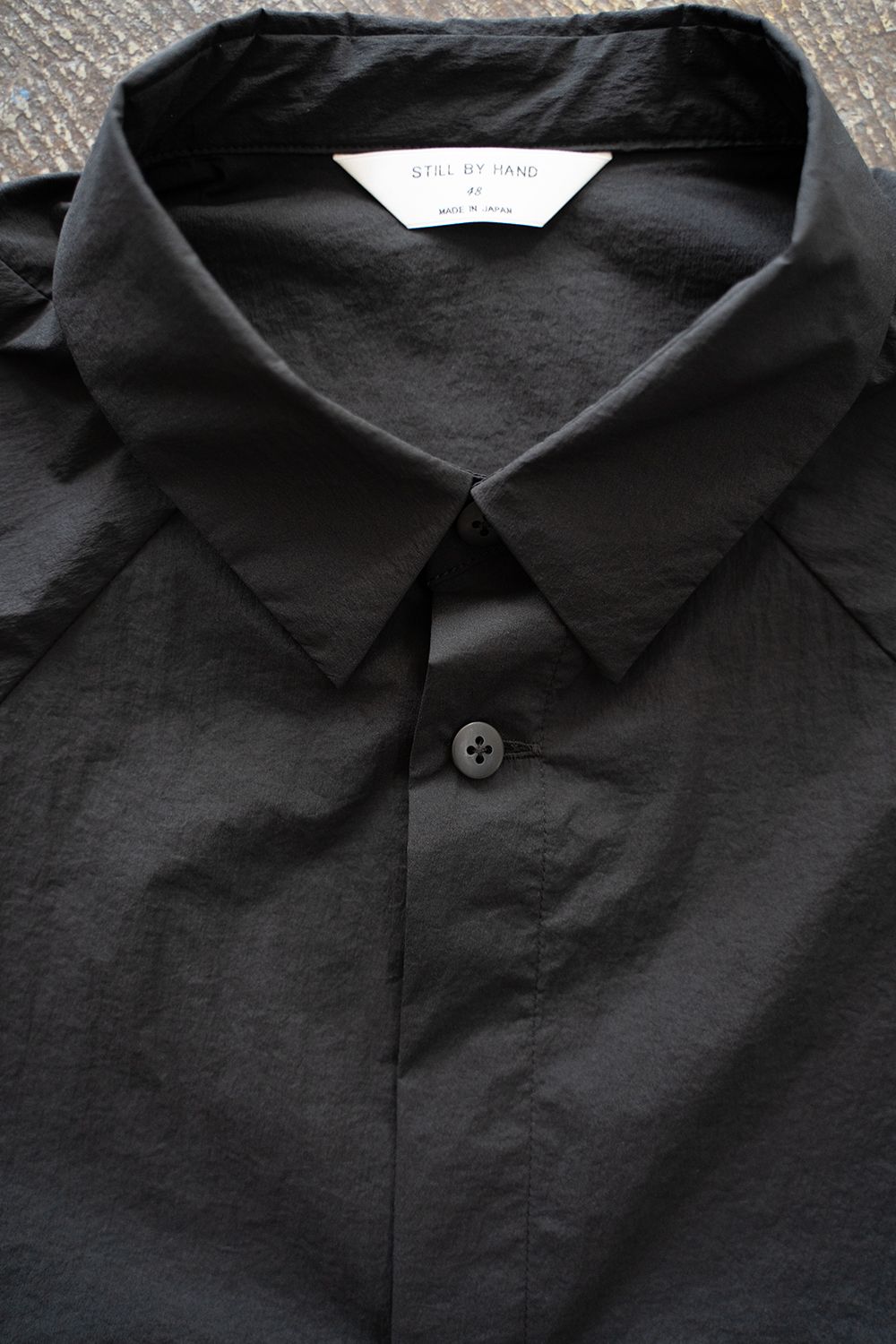 STILL BY HAND コットンナイロン半袖シャツ ink black 50 STILL BY HAND コットンナイロン半袖シャツ ink black 50 - メルカリ