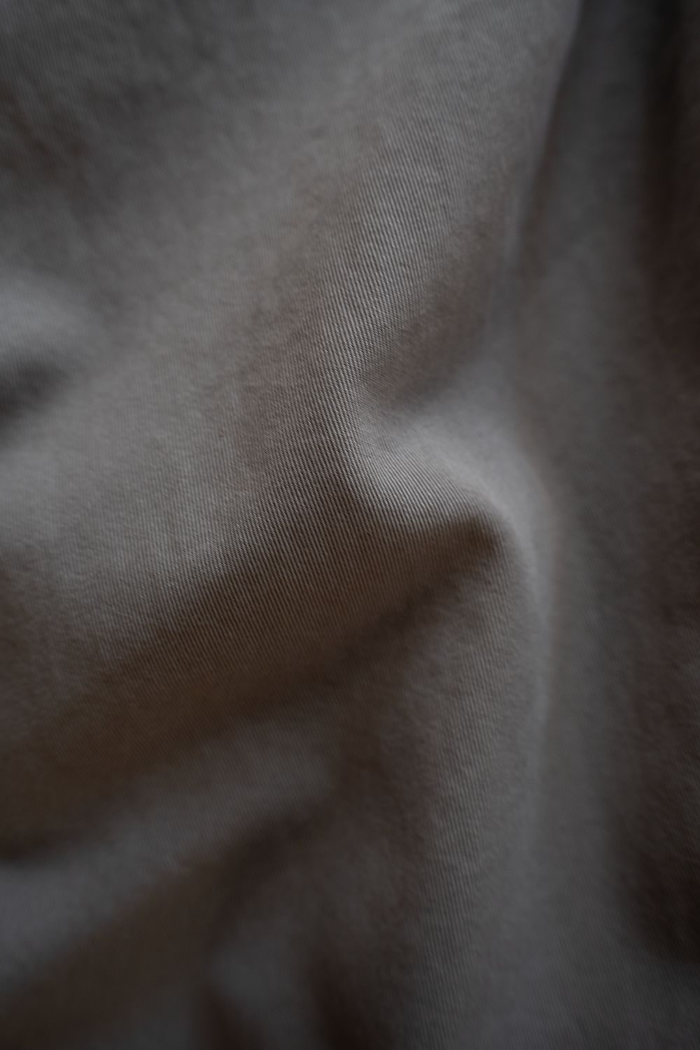 【26SS】ガーメントダイ2タックテーパードパンツ(SMOKE GREY)