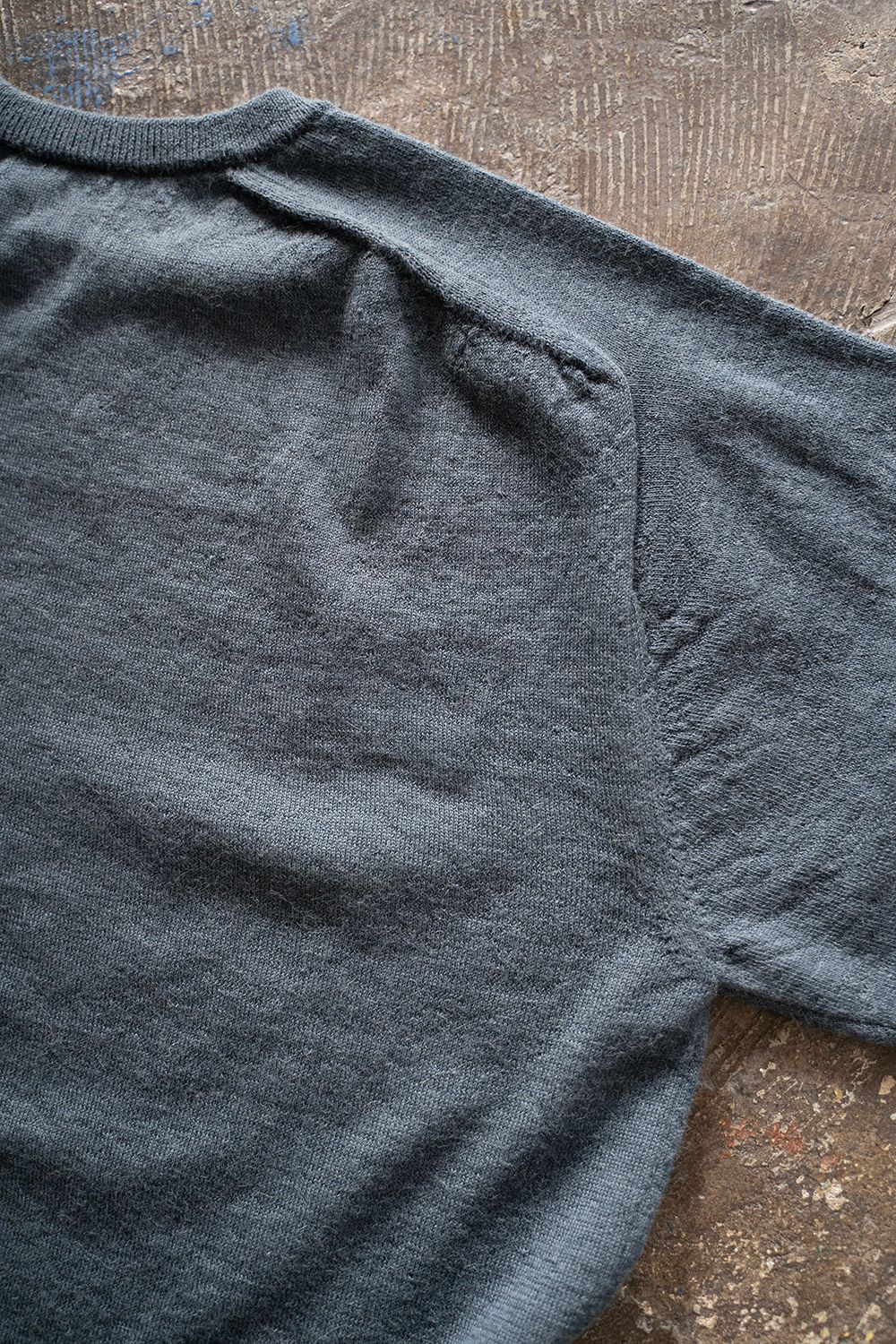 【ラスト1点】【23AW】ベビーアルパカクルーネックニット(SLATE BLUE)