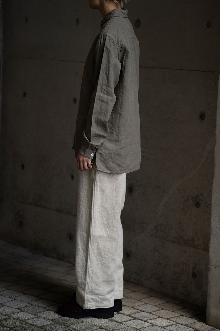 166cm、細身女性でサイズ2を着用しております。