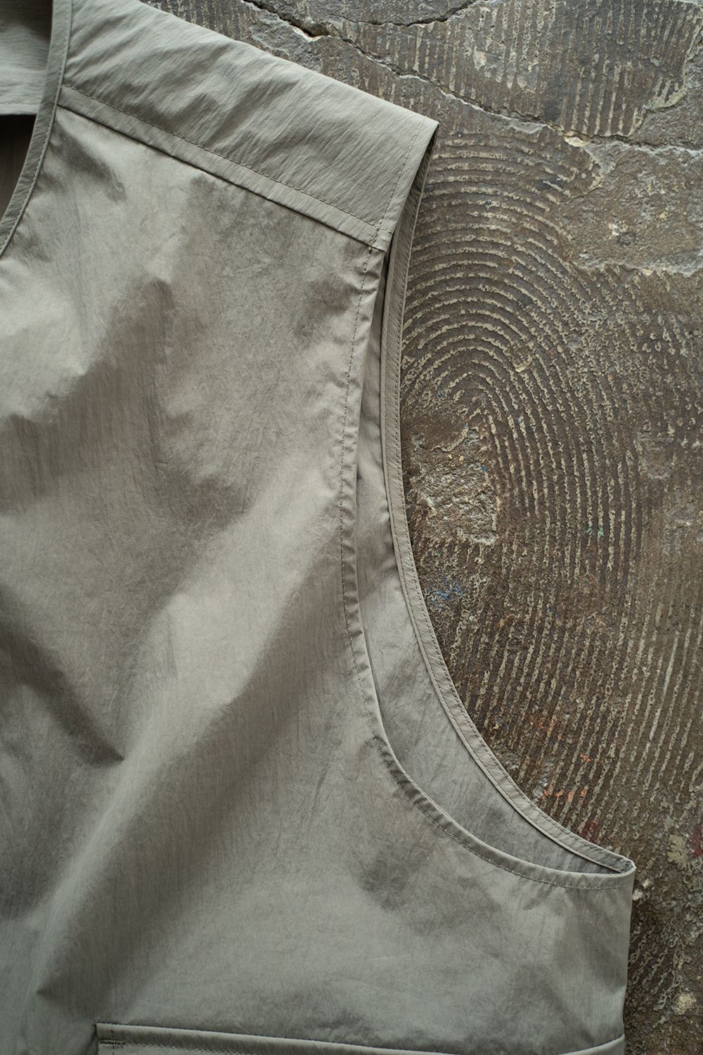【ラスト1点】【24SS】塩縮ナイロンビッグポケットベスト(KHAKI BEIGE)