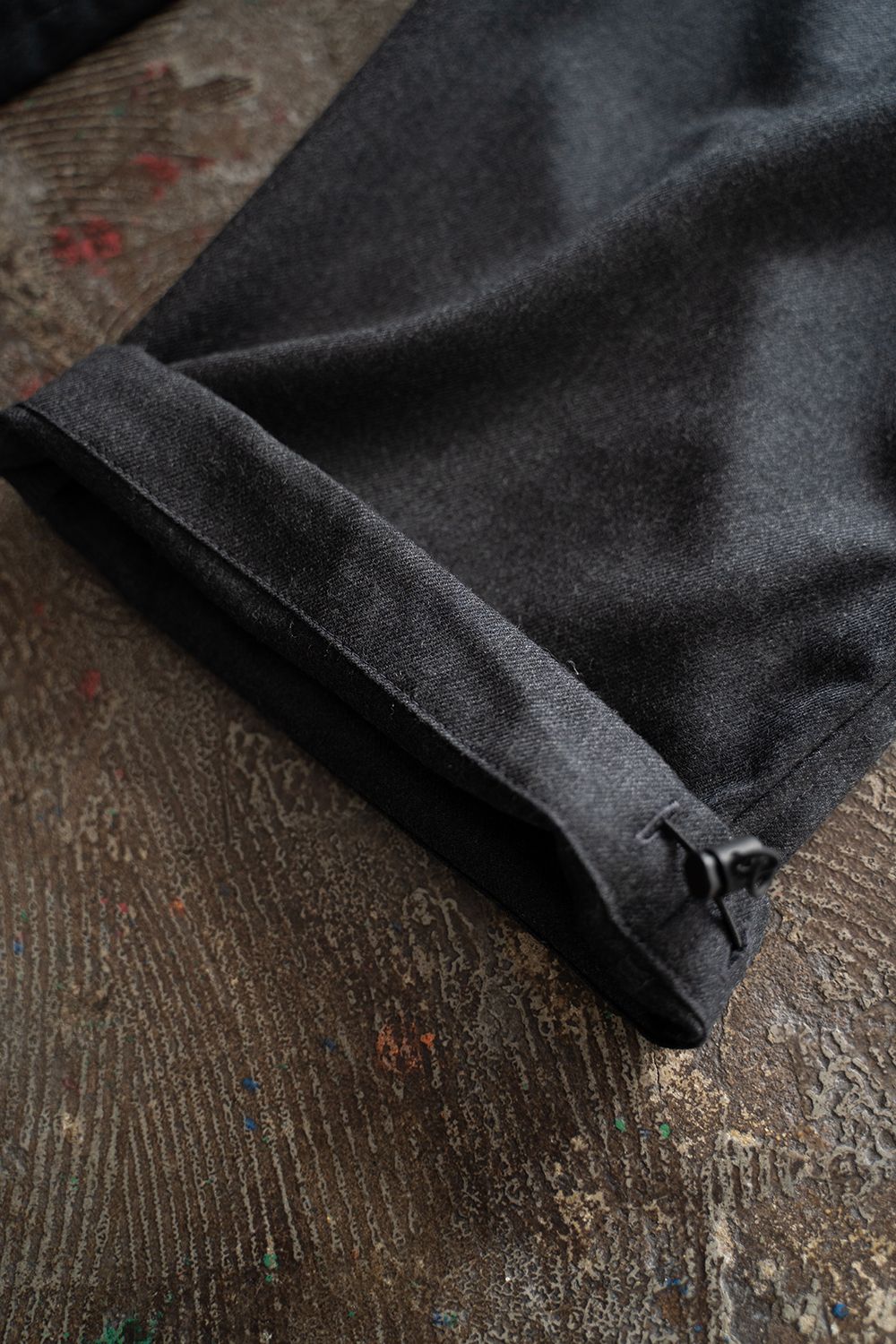 【25AW】サキソニーイージーパンツ(CHARCOAL)