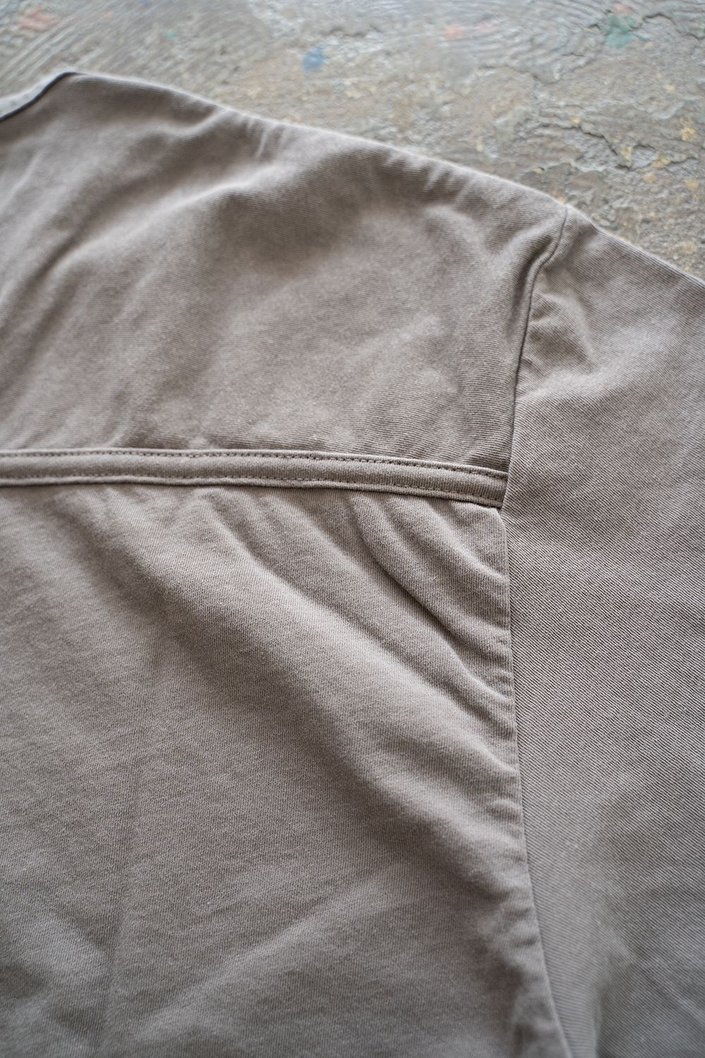 【ラスト1点】Back Shirt Tee/強撚天竺Tシャツ(GREIGE)