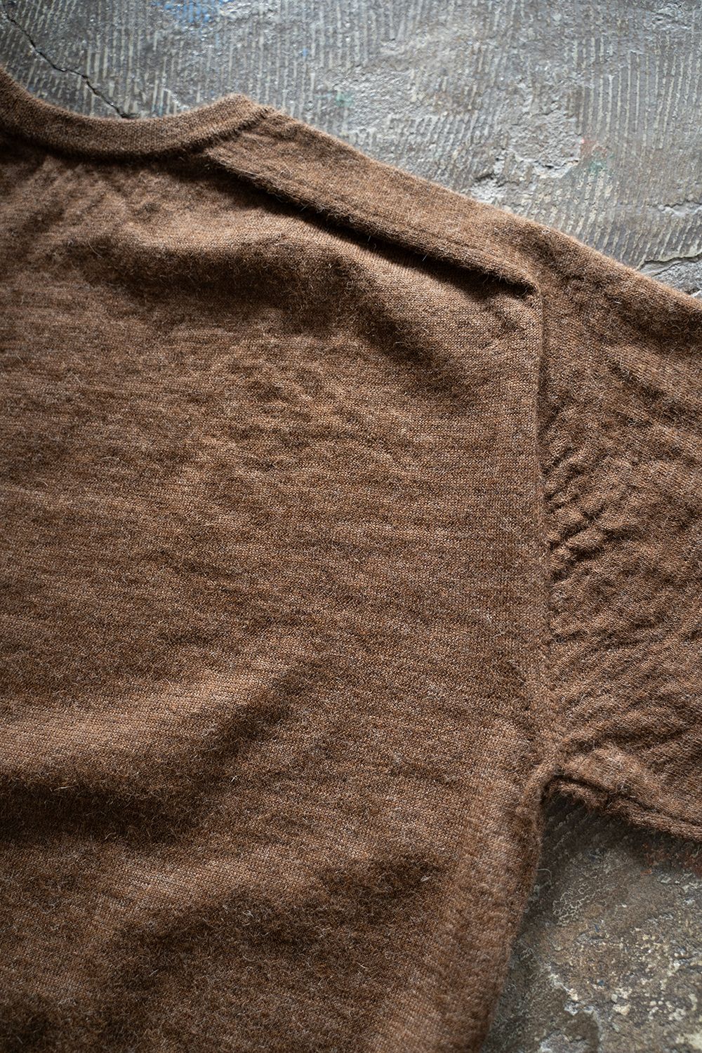 【23AW】ベビーアルパカクルーネックニット(BROWN)