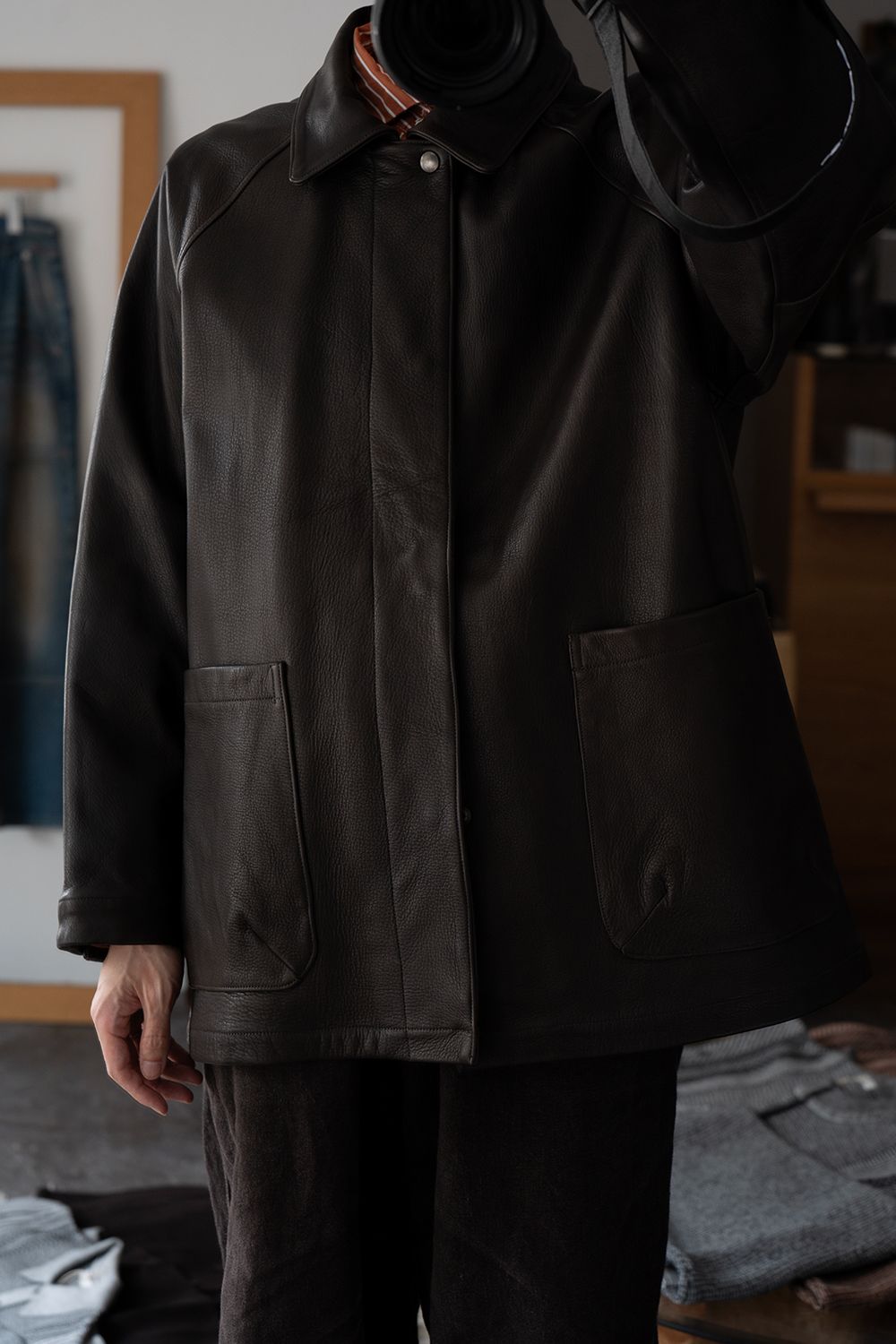 【26AW】カウレザーハーフコート(BROWN CHARCOAL)