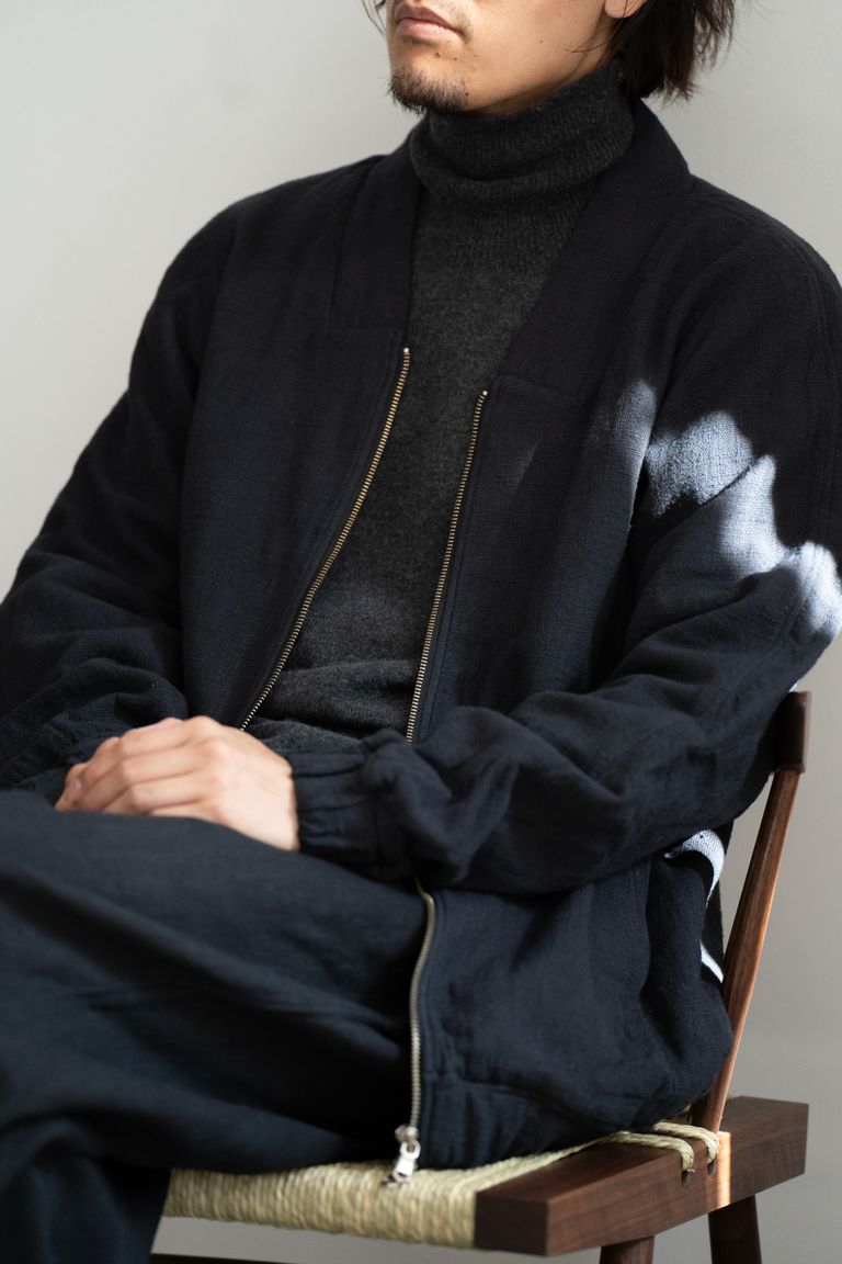 176cm、58kgの細身体型の男性でサイズ3を着用しております。