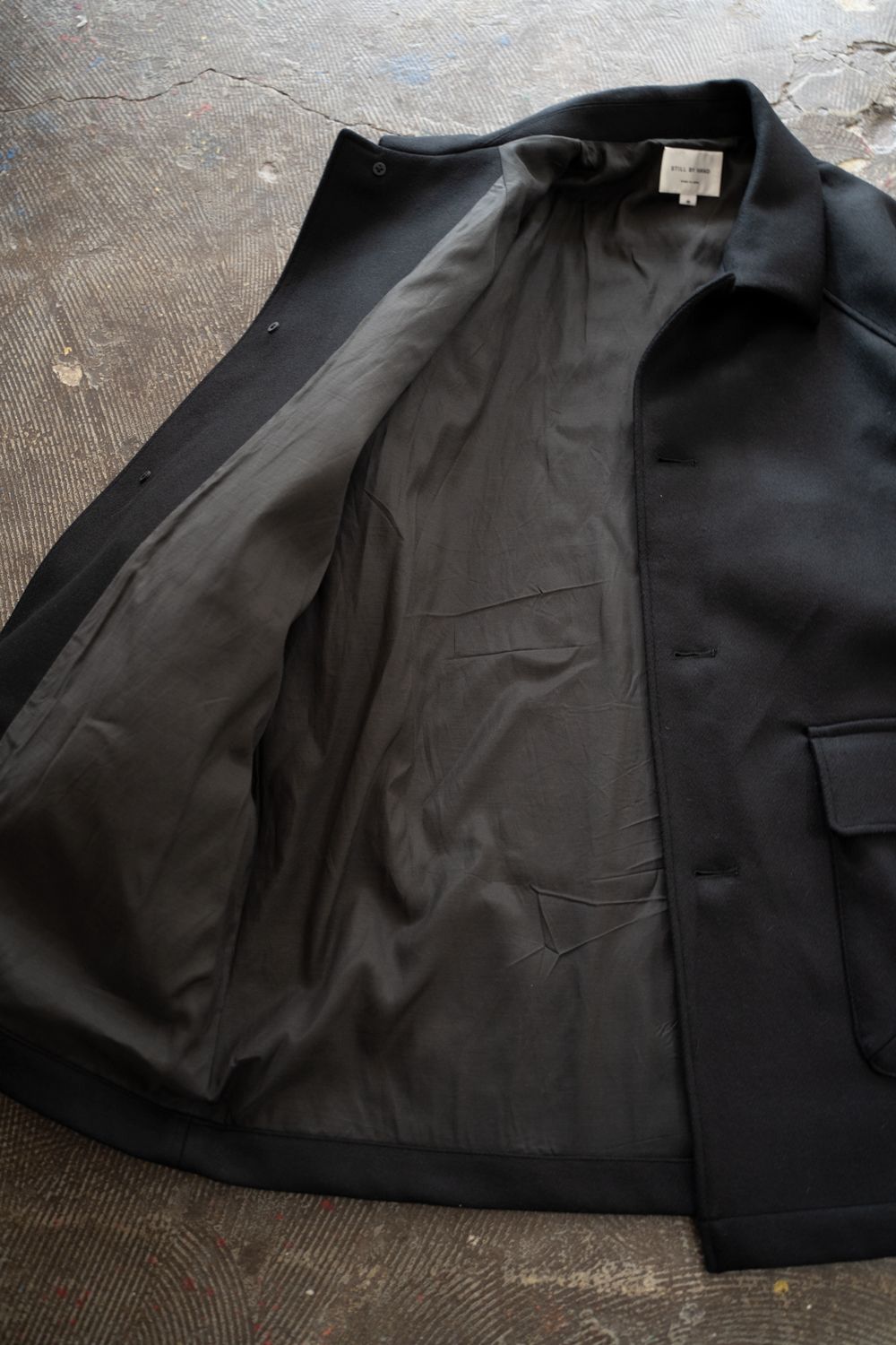 【25AW】Super110'Sメルトンステンカラーハーフコート(BLACK)