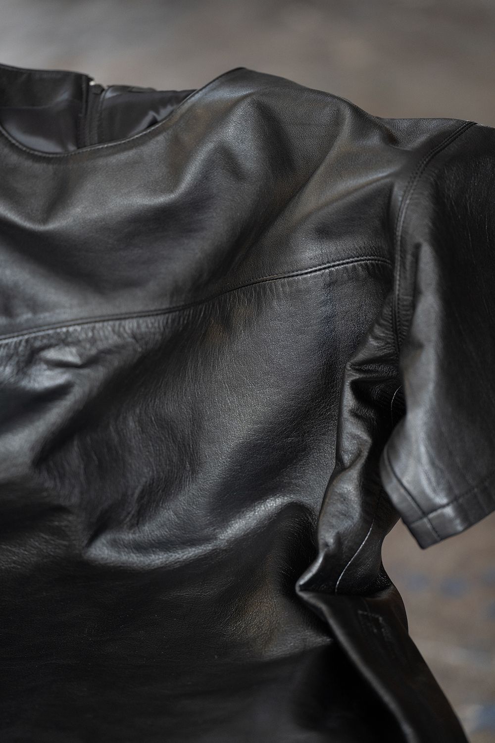 【ラスト1点】【24SS】Cow Leather P/O/カウレザープルオーバー(BLACK)