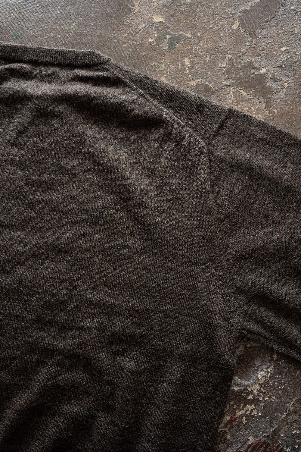 【26AW】エクストラキッドモヘア12Gニット(ASH BROWN)