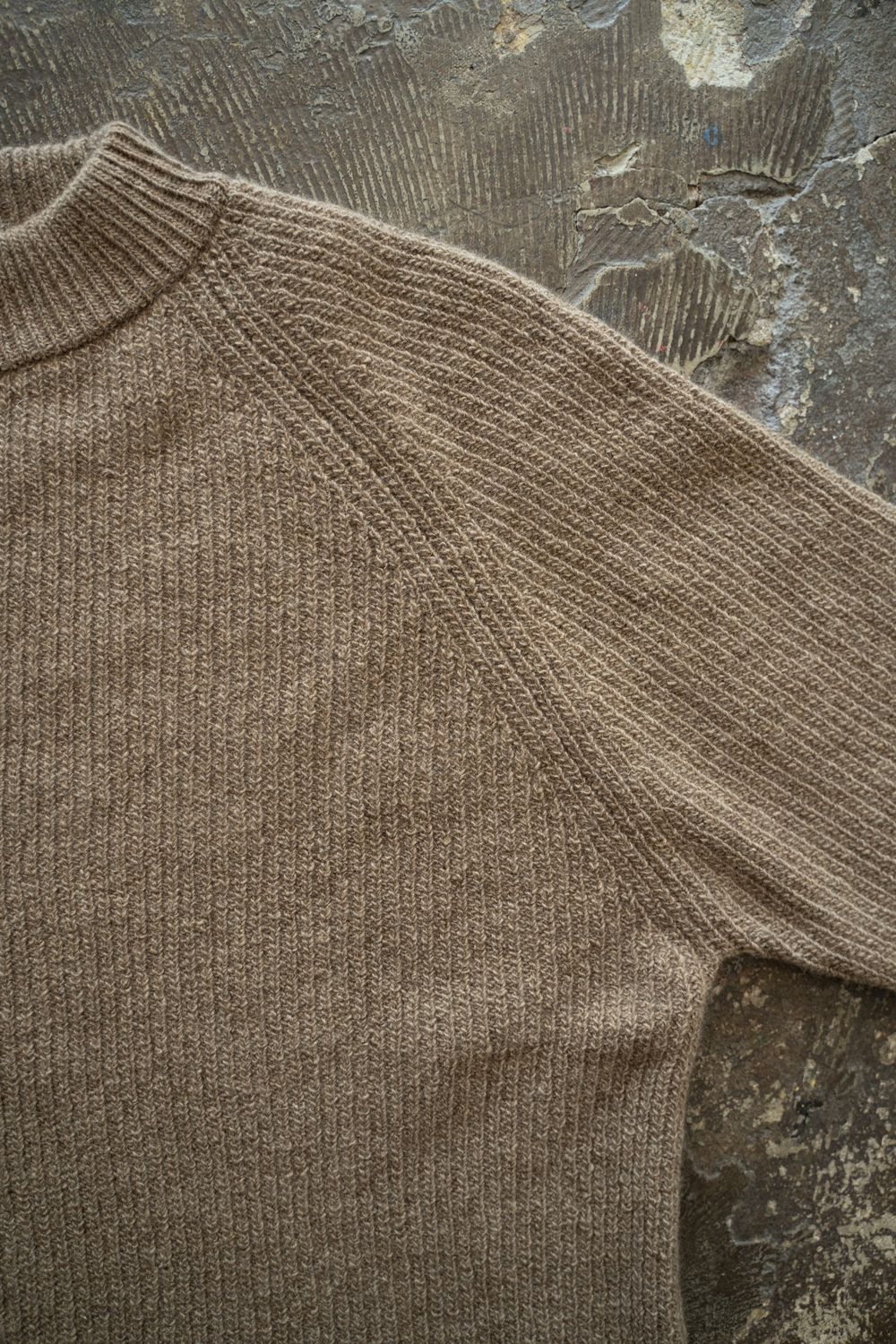 無染色ローカシミヤセーター(原毛茶)