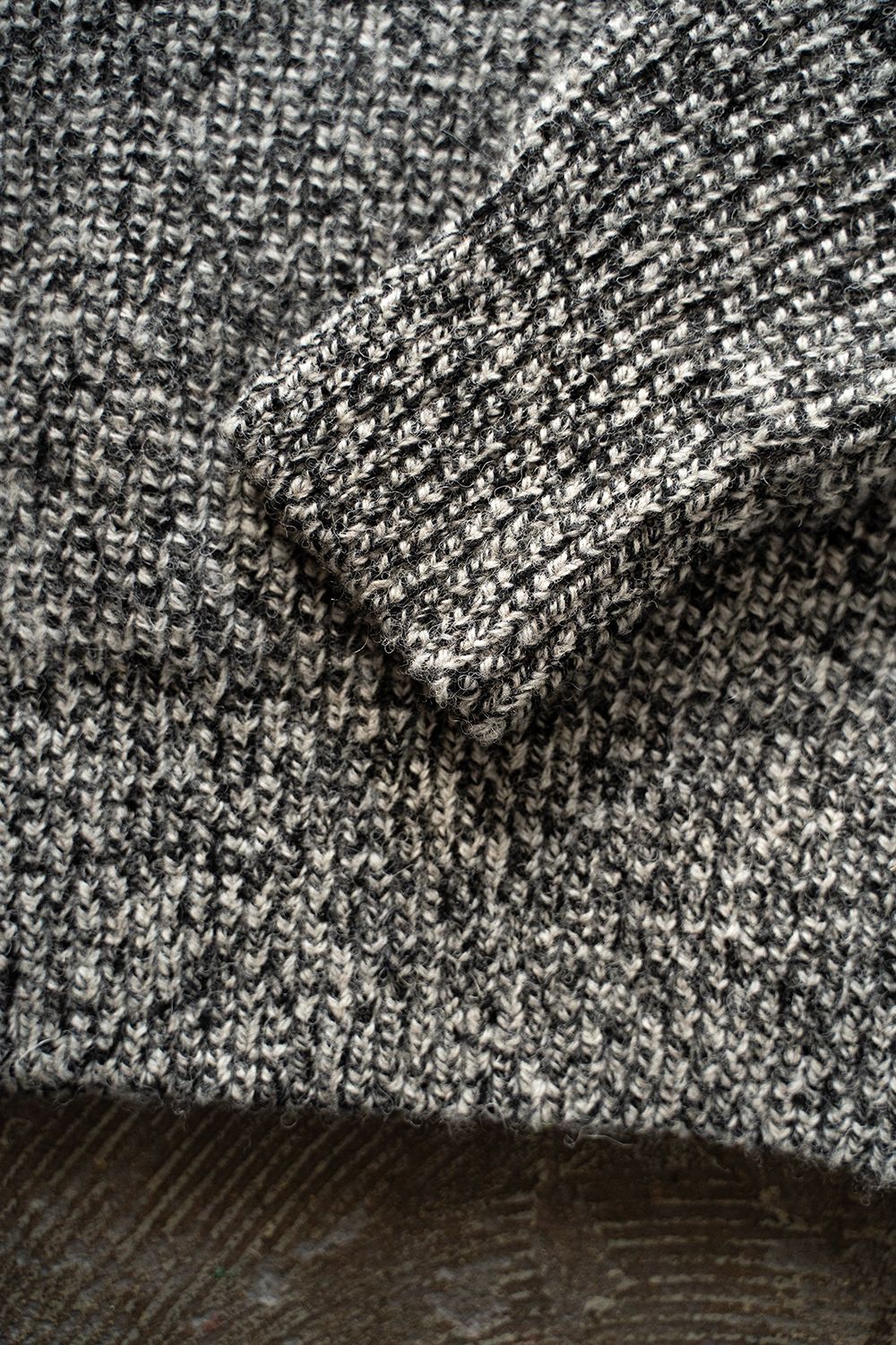 【ラスト1点】brushed yak/Shetland wool turtle neck sweater(BLACK MIX)