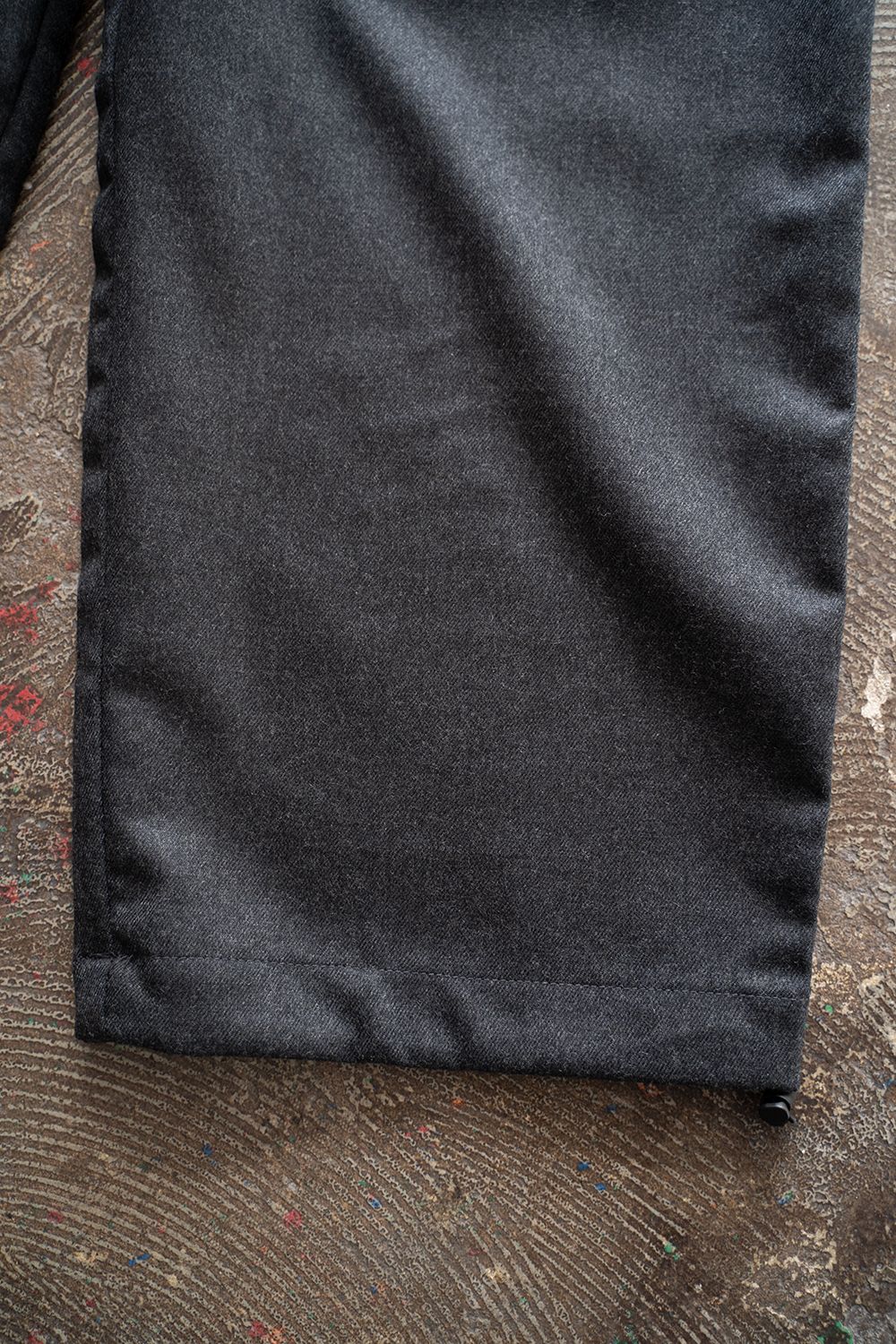 【25AW】サキソニーイージーパンツ(CHARCOAL)