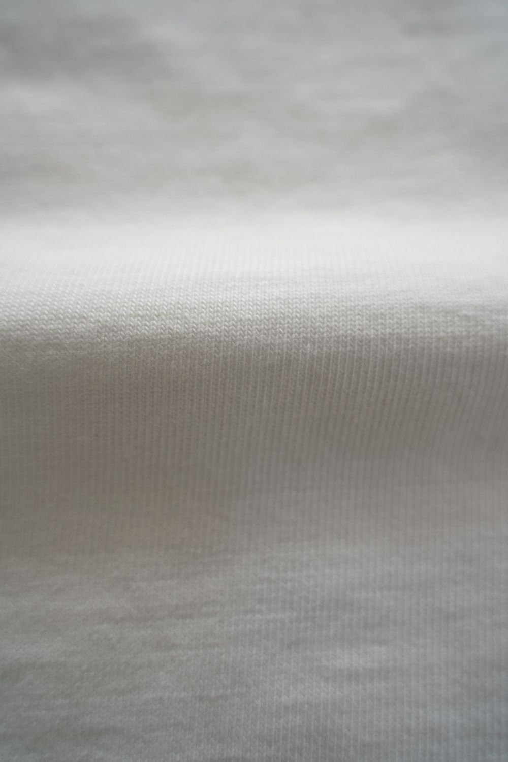 【ラスト1点】スビンコットン10/-度詰吊り天竺ポケット付き半袖T(OFF WHITE)