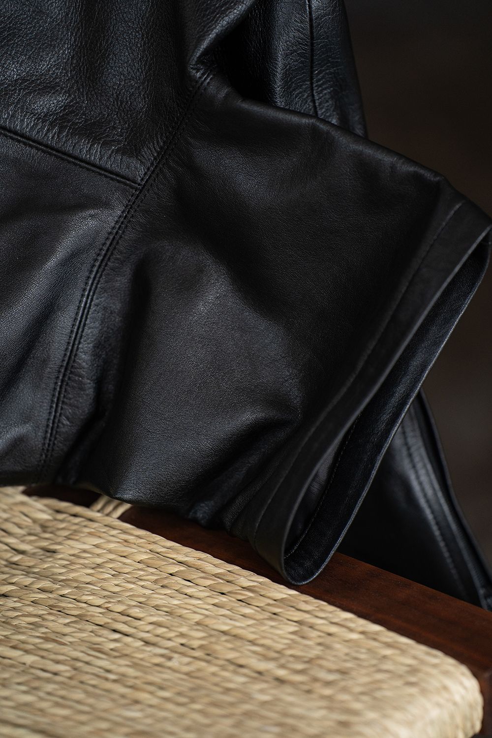 【ラスト1点】【24SS】Cow Leather P/O/カウレザープルオーバー(BLACK)