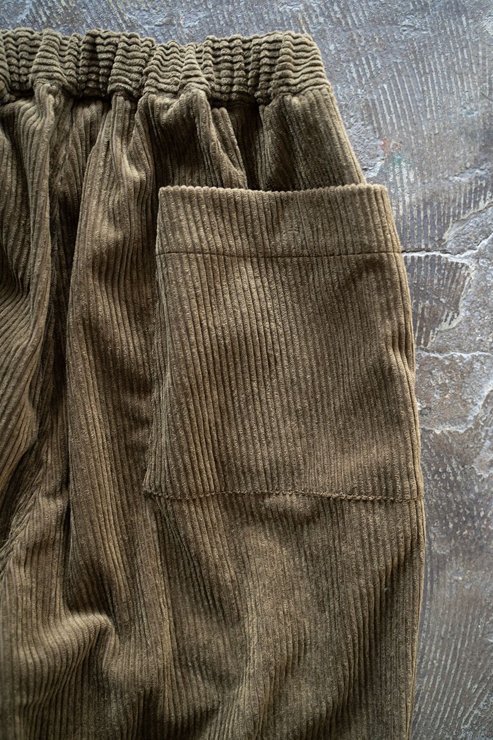 【ラスト1点】【23AW】綿×レーヨンコーデュロイイージーパンツ(OLIVE)
