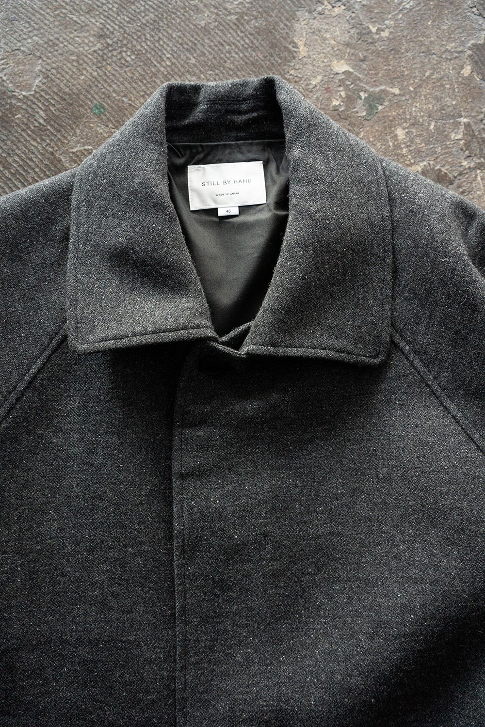 【26AW】ウール×シルクステンカラーハーフコート(GREY)