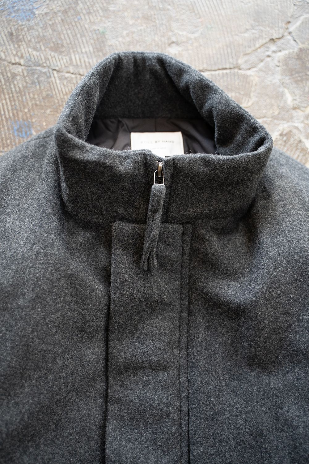 【25AW】ラムウールシンサレートスタンドカラーブルゾン(CHARCOAL)