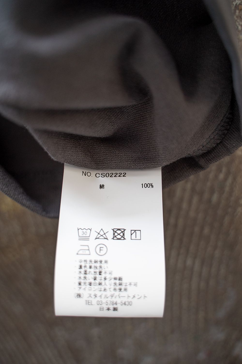 【ラスト1点】【22SS】オーガニックスビンコットンスプリットヨークTシャツ(CHARCOAL)