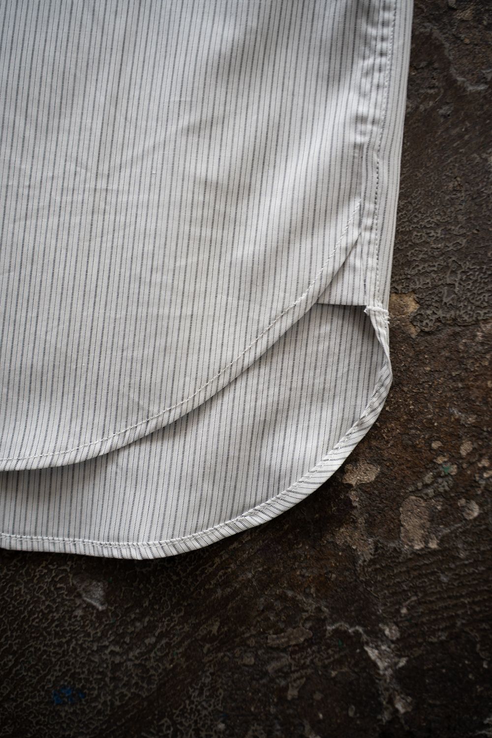 【26AW】ブロードレギュラーカラーシャツ(WHITE STRIPE)