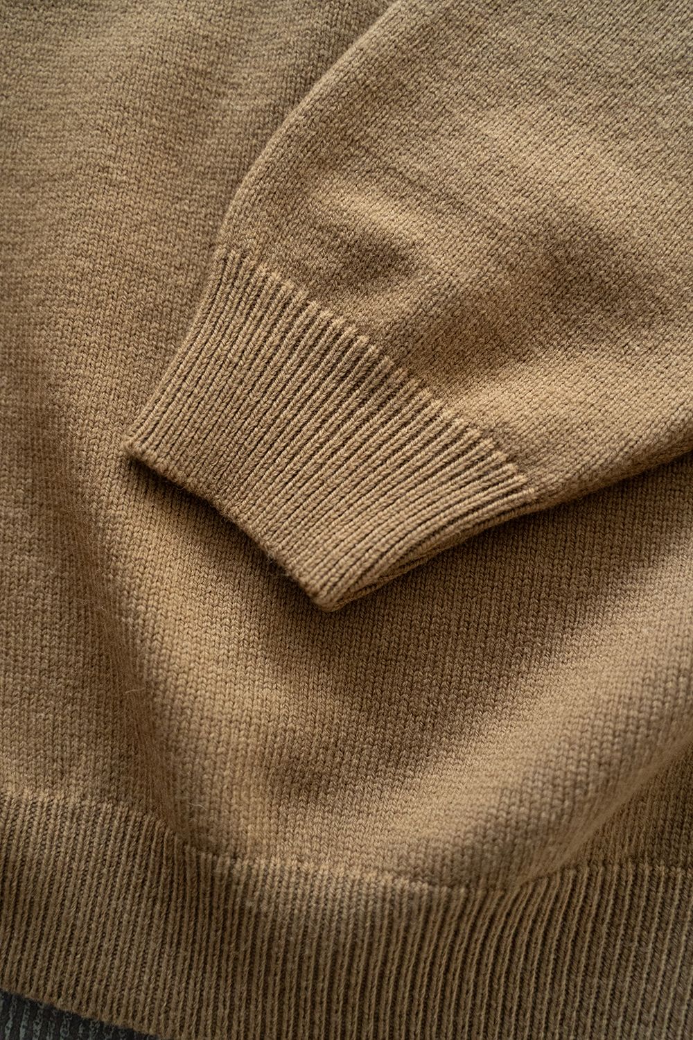 【ラスト1点】【23AW】7Gスキッパーポロニット(CAMEL)
