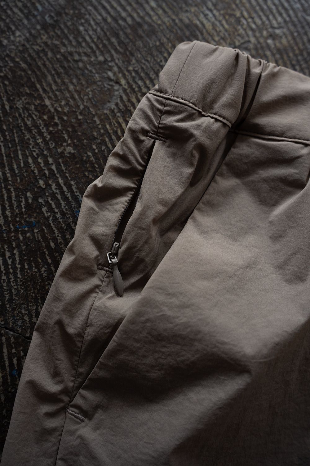 【26SS】ストレッチナイロンハーフパンツ(GREIGE)