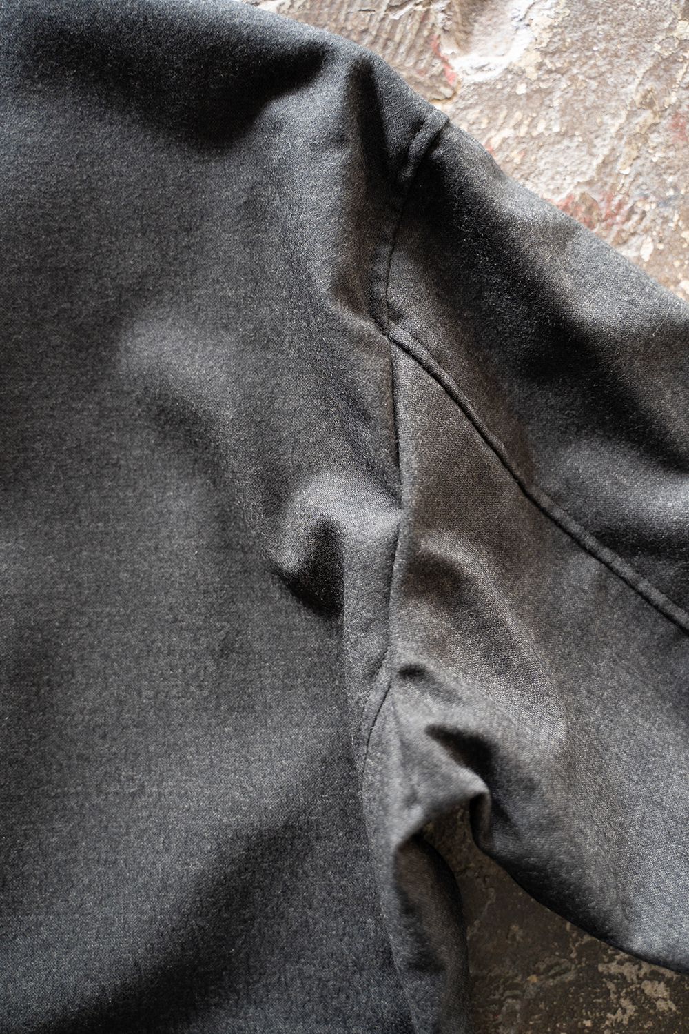 【ラスト1点】【22AW】ウールタッサージャケット(CHARCOAL)