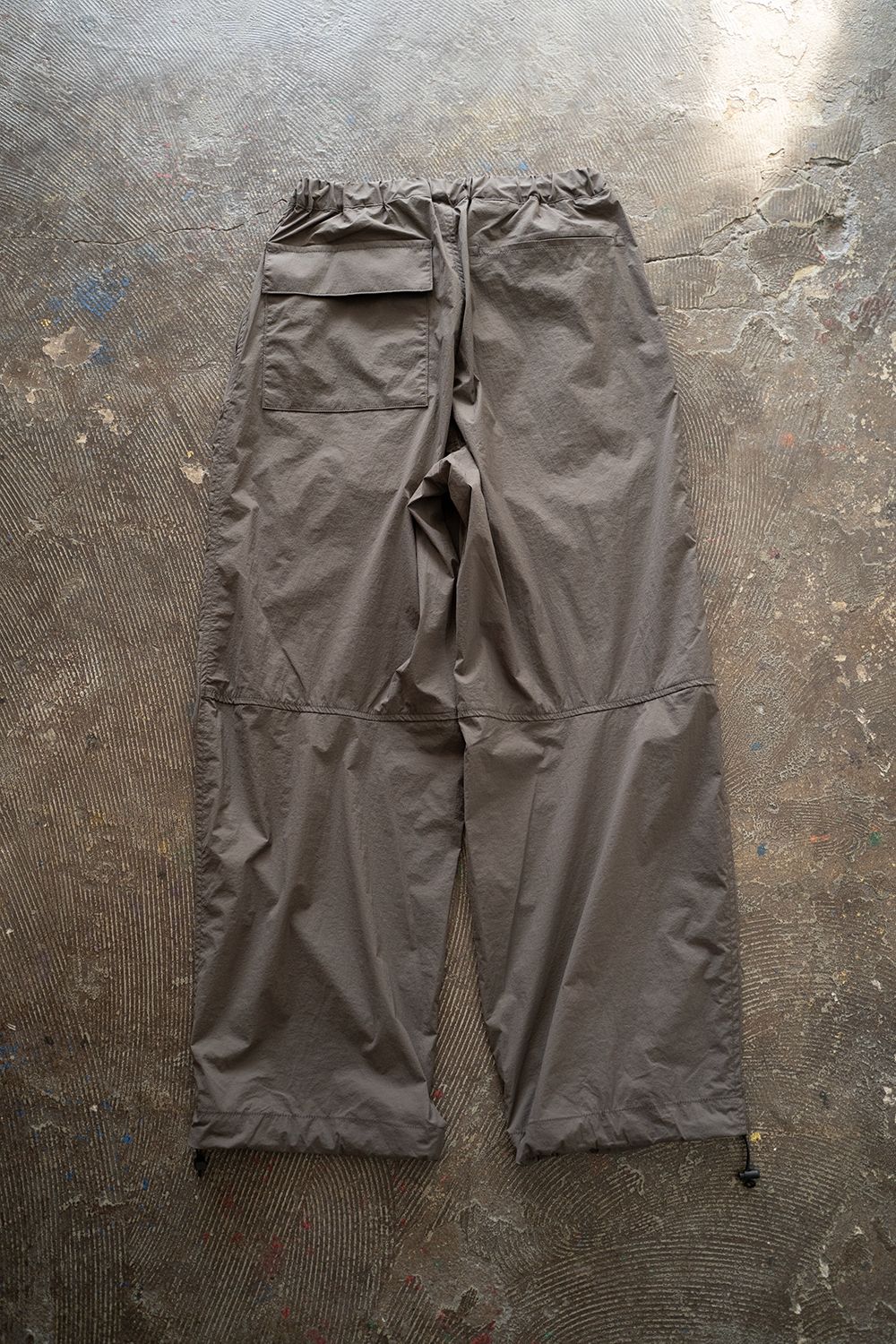 【ラスト1点】【25SS】ストレッチナイロンイージーパンツ(CHARCOAL BROWN)